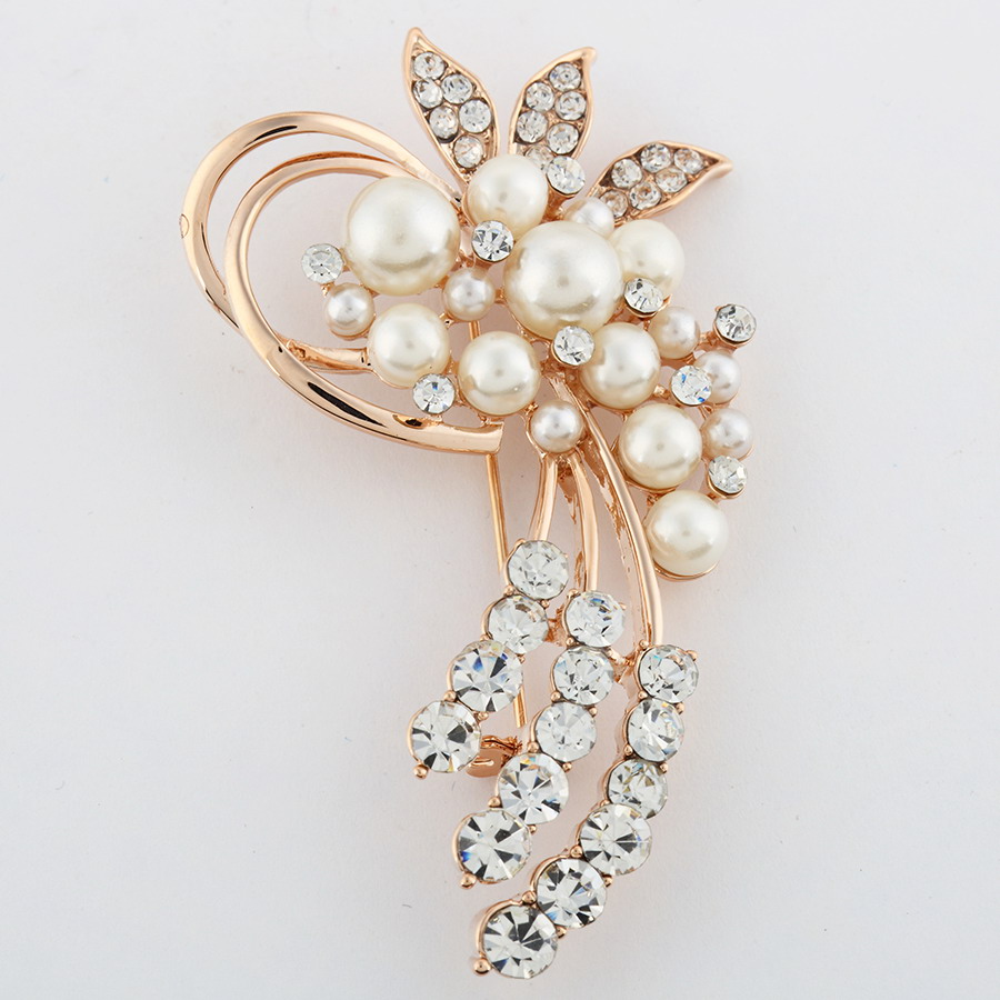 Vintage Austria Crystals / Imitation Pearl Brooch
